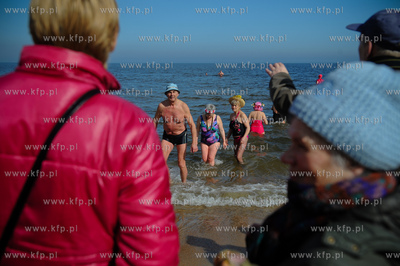 Gdański Klub Morsów symbolicznym topieniem Marzanny...