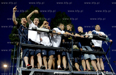 Szczecin. Szczecinscy kibice swietuja na stadionie...