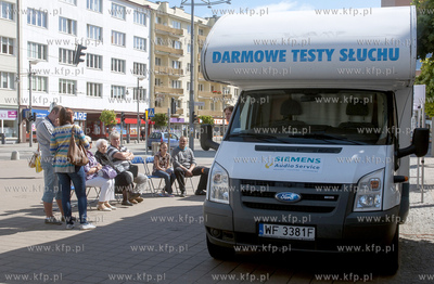 Gdynia. Pomorze odwiedzil specjalny sluchobus, w ktorym...