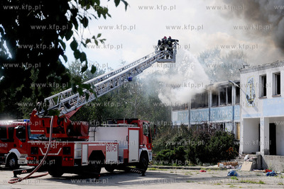 Pozar pustostanu na ulicy Hallera w Gdansku. Pozar...
