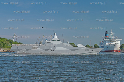 Okret HSwMS Nykoping opuszcza Gdansk. Nowoczesna szwecka...