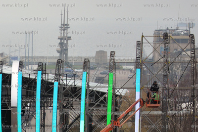 Gdynia - Skwer Kosciuszki. Dzien i noc trwaja prace...