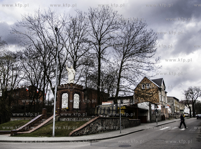 Koscierzyna - pamiatkowa tablica poswiecona ofiarom...