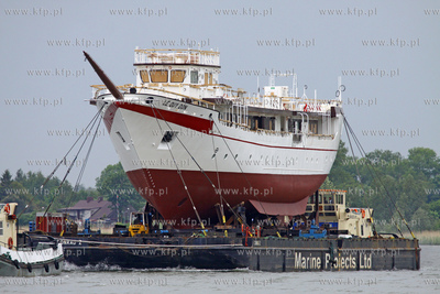 Transport kadluba do portu wewnetrzego w Gdansku szkolnego...