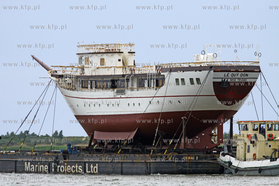 Transport kadluba do portu wewnetrzego w Gdansku szkolnego...