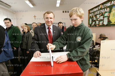 Gdansk, OKW nr 107. Dzien wyborow parlamentarnych....