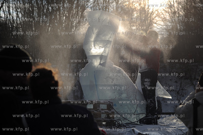 Gdynia, Bulwar Nadmorski. Festiwal rzezb lodowych....