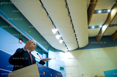 Spotkanie Andrzeja Olechowskiego ze studentami na Wydziale...