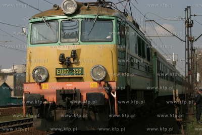 Pociag osobowy Polskich Kolei Panstwowych. 19.04.2004...