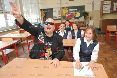 Krzysztof Skiba odwiedzil Szkole Podstawowa nr 50 im....