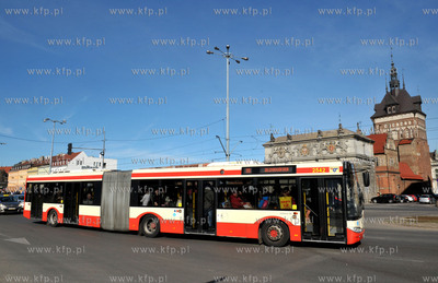 Gdansk. Autobus komunikacji miejskiej ZKM na ul. Waly...