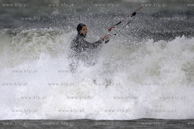 Gdansk Brzezno. Silny wiatr, duza fala to wymarzone...