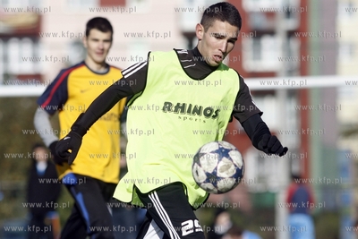 Gdansk Zaspa. Pilkarski turniej dzikich druzyn Do przerwy...