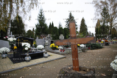 Cmentarz komunalny przy ul. Spokojnej w Pruszczu Gdanskim.
01.11.2013
fot....