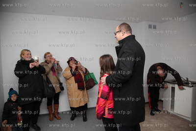 Uroczystosc przekazania mieszkan nowym lokatorom w...