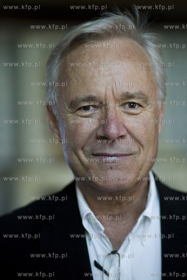 Dwor Artusa. Uroczysta sesja Rady Miasta Gdanska. Wreczenie...