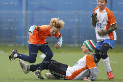 Gdansk Zaspa. Pilkarski turniej dzikich druzyn Do przerwy...