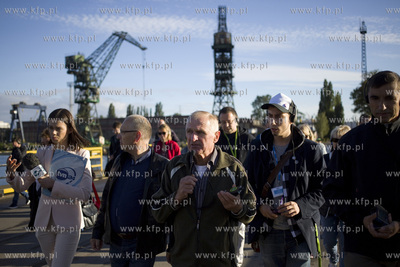 Spacer po Stoczni Gdańskiej w godzinie rozpoczęcia...