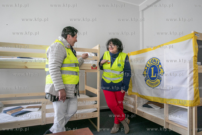Przekazanie łóżek na wyposażenie zbiorowego punktu...