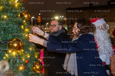 Uroczyste odpalenie światełek na choince wa Biskupiej...