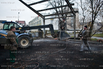 Kolejne budynki Stoczni Gdanskiej do wyburzenia .Tym...