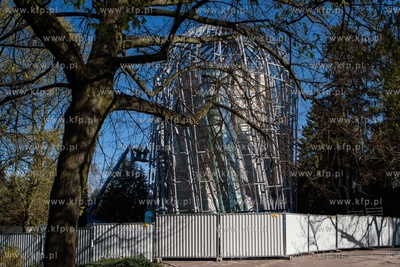 Budowa palmiarni w Parku Oliwskim. 20.04.2020 fot /...