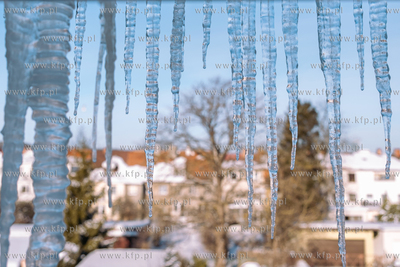 Gdańsk. Zwisające sople z dachu. 16.02.2026 / fot....