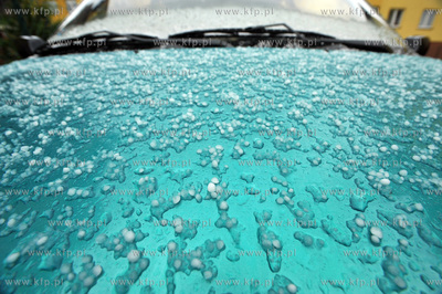 Grad w Gdansku Osowej  13.10.2009 fot. Wojciech Strozyk...