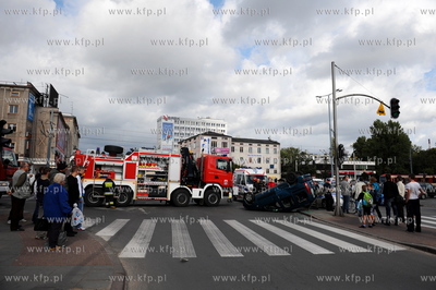 Gdansk. Wypadek dwoch aut na skrzyzowaniu ulic Grunwaldzkiej...