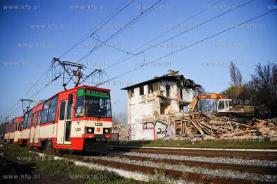 Gdansk. Rozbiorki budynkow mieszkalnych przy ul Marynarki...