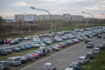 Gdansk. Samochody zaparkowane na ulicy Armi Krajowej...