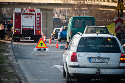 Gdansk. Ul. Okopowa. Wypadek samochodu dostawczego...