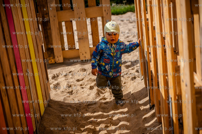 Gdansk. Ujescisko. Nowo powstaly Ekologiczny plac zabaw...