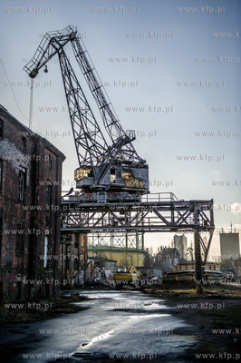 Gdansk. Tereny bylej Stoczni Gdansk. Wyburzenie budynku...