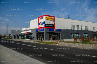 Gdansk. Chelm. Nowo powstaly kompleks handlowo - uslugowy...