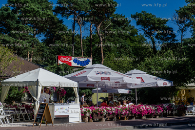 Jurata. Punkty handlowo gastronomiczne ustytuowane...