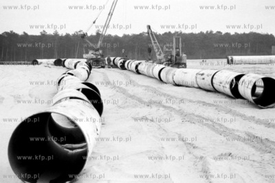 Montaz rurociagu pomiedzy Portem Polnocnym a Rafineria...