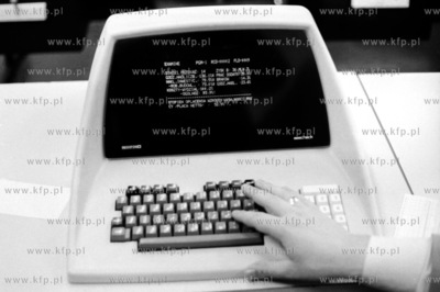 Stanowisko komputerowe w osrodku obliczeniowym Stoczni...