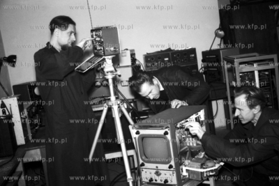 Przygotowania do pierwszego eksperymentalnego programu...