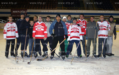 Trening zawodnikow Lechii Gdansk w hali Olivia. . 30.11.2005...