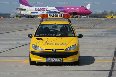 Gdansk , Rebiechowo Nz. Samocho dyzurnego portu lotniczego.
26.042007
fot....