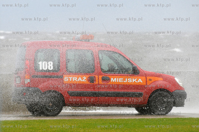 Gdynia Silne wiatry o sile 10 stopni w Skali Beauforta...