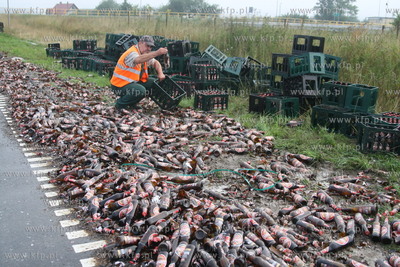 Przy wyjezdzie z obwodnicy Chojnic z tira wypadlo ......