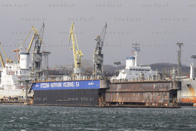 Suchy dok stoczni Marynarki Wojennej w Gdyni. 11.03.2011...