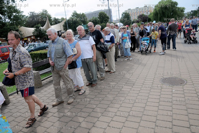 Gdynia. Skwer Kosciuszki. Wymiana zwyklych dwuzlotowek...