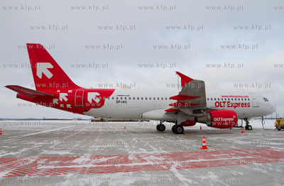 Airbus 320 linii YES Airways, polskiej linii czarterowej,...