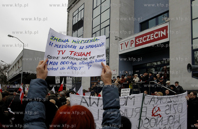 Szczecin. Protest i przemarsz ludzi, ktorzy nie zgadzaja...