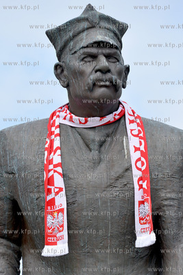 Od kilku dni Antoni Abraham z pomnika na Placu Kaszubskim...