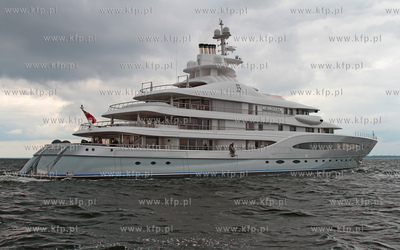 W gdanskim porcie, przy nabrzezu Obroncow Westerplatte,...