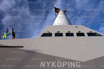 Do gdanskiego portu przypynal niecodzienny okręt HSwMS...